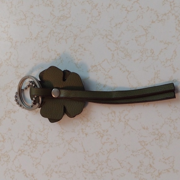 Cute Multilayered Leather Flower Hangtag or Keychain - Picture 5 of 7